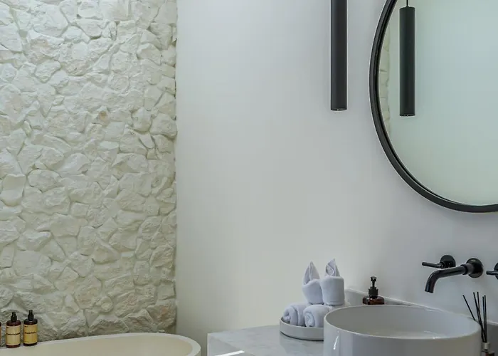 Hubert - Sophisticated 2br With Pool And Prime Location * Canggu (Bali)