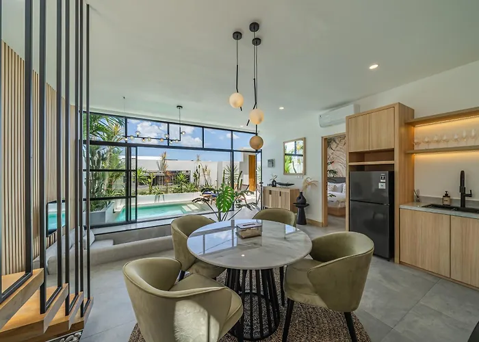Hubert - Sophisticated 2br With Pool And Prime Location Villa *