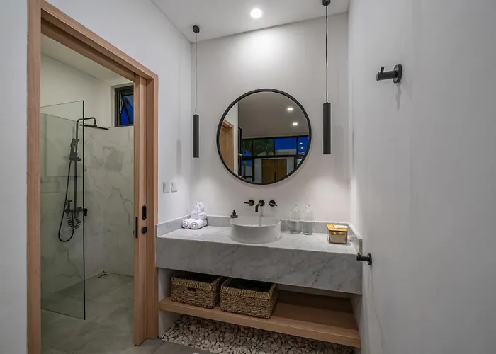Hubert - Sophisticated 2br With Pool And Prime Location Villa Canggu (Bali)