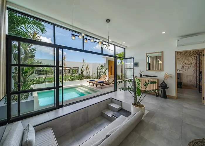 Hubert - Sophisticated 2br With Pool And Prime Location *