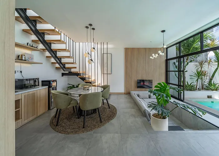 Hubert - Sophisticated 2br With Pool And Prime Location *
