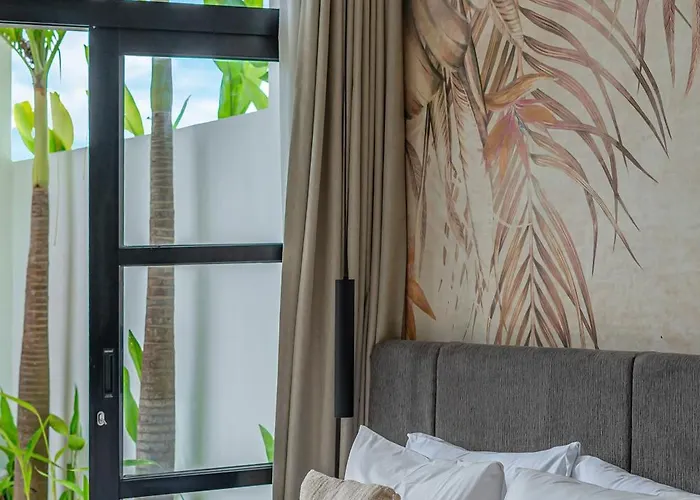 Hubert - Sophisticated 2br With Pool And Prime Location *