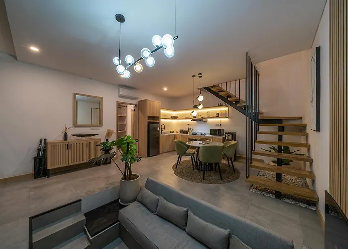 Villa Hubert - Sophisticated 2br With Pool And Prime Location