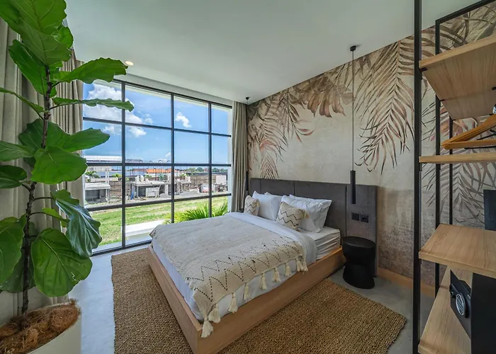 Hubert - Sophisticated 2br With Pool And Prime Location Villa *