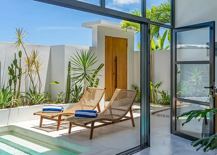 Hubert - Sophisticated 2br With Pool And Prime Location Villa