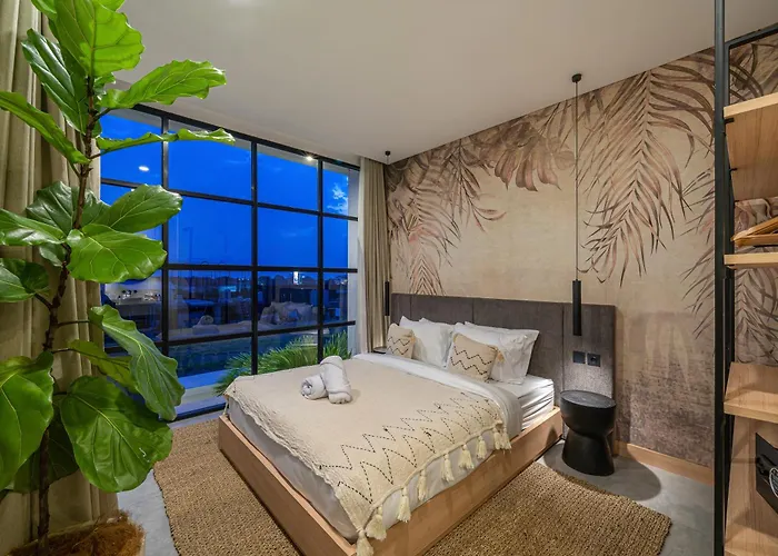 Villa Hubert - Sophisticated 2br With Pool And Prime Location