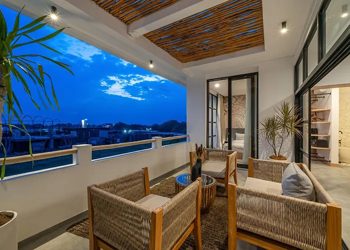 Hubert - Sophisticated 2br With Pool And Prime Location Villa *