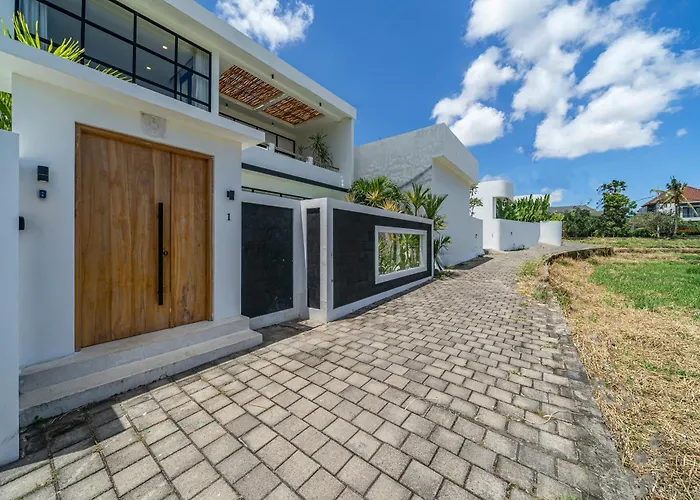 Hubert - Sophisticated 2br With Pool And Prime Location Canggu (Bali)